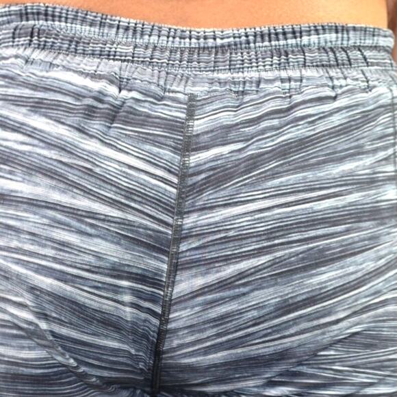 Lululemon Hotty Hot Short II Black Alpine Running Low Rise 4 inch Pockets Size 4 - Picture 5 of 12